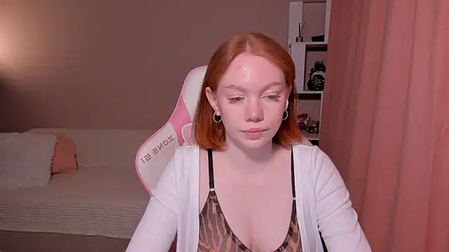 Snapshot of foxyMistrees chatting on February 24, 2025, 12:30 am foxyMistrees online show from February 24, 2025, 12:30 am