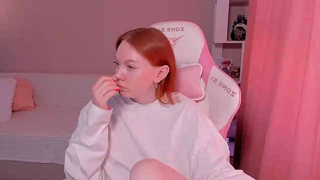 Snapshot of foxyMistrees chatting on February 24, 2025, 3:33 am foxyMistrees online show from February 24, 2025, 3:33 am