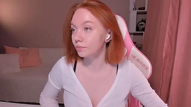Snapshot of foxyMistrees chatting on March 13, 2025, 12:05 am foxyMistrees online show from March 13, 2025, 12:05 am