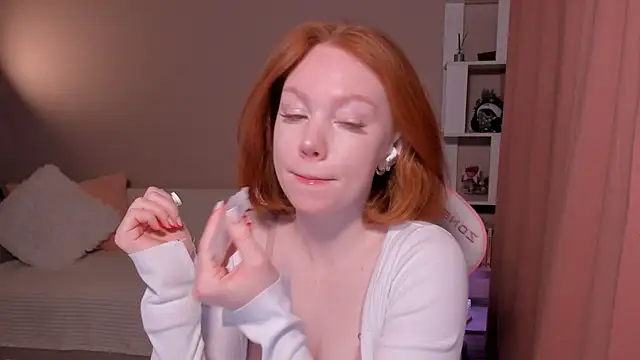 Snapshot of foxyMistrees chatting on February 19, 2025, 11:57 pm foxyMistrees online show from February 19, 2025, 11:57 pm