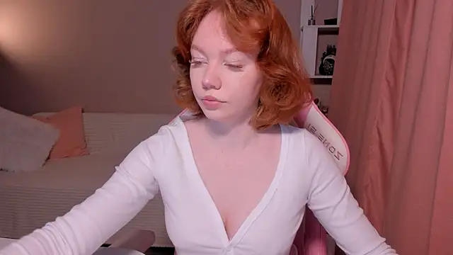 Snapshot of foxyMistrees chatting on February 27, 2025, 12:36 am foxyMistrees online show from February 27, 2025, 12:36 am
