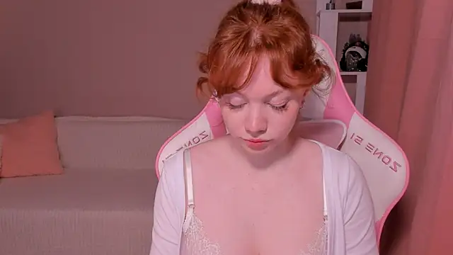 Snapshot of foxyMistrees chatting on January 29, 2025, 12:01 am foxyMistrees online show from January 29, 2025, 12:01 am