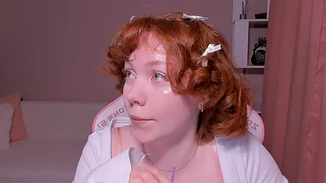 Snapshot of foxyMistrees chatting on January 18, 2025, 12:13 am foxyMistrees online show from January 18, 2025, 12:13 am