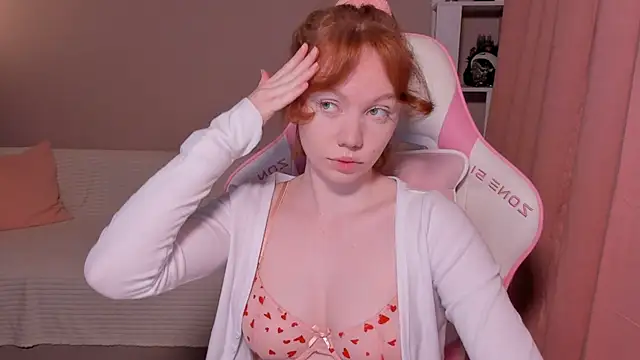 Snapshot of foxyMistrees chatting on February 12, 2025, 12:37 am foxyMistrees online show from February 12, 2025, 12:37 am