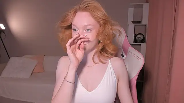 Snapshot of foxyMistrees chatting on September 10, 2025, 11:59 pm foxyMistrees online show from September 10, 2025, 11:59 pm