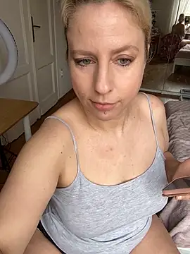 MariaValentine online show from February 12, 2026, 8:58 am