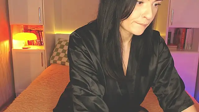 Leaaaaaaaaa online show from November 4, 2025, 6:11 pm