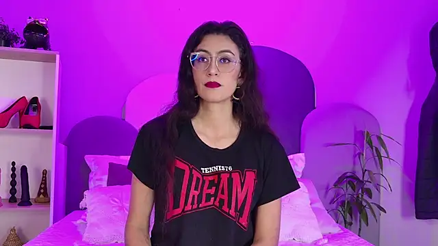 SophieGomez22 online show from April 13, 2026, 11:25 am