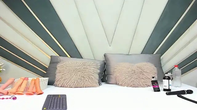 kathy-steven online show from November 1, 2025, 8:03 pm