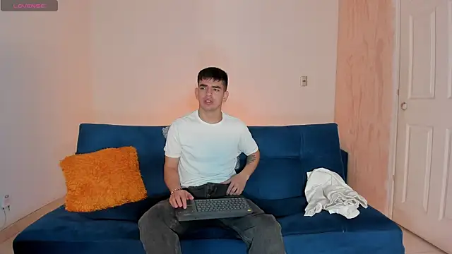 Snapshot of Ares_Johnson chatting on September 9, 2025, 12:58 pm Ares Johnson online show from September 9, 2025, 12:58 pm
