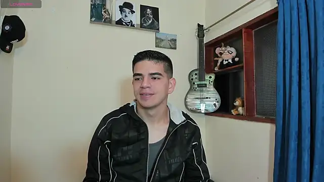 Snapshot of Ares_Johnson chatting on March 4, 2025, 12:33 pm Ares Johnson online show from March 4, 2025, 12:33 pm