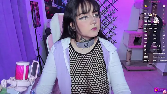 MaddyFooxx online show from May 27, 2026, 11:12 pm