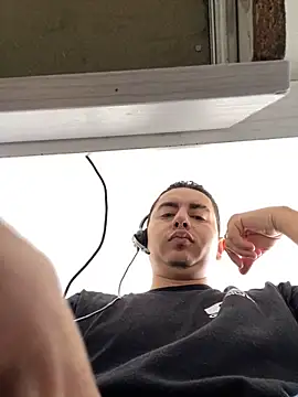 Snapshot of DanielGomez9 chatting on February 10, 2025, 2:05 pm DanielGomez9 online show from February 10, 2025, 2:05 pm