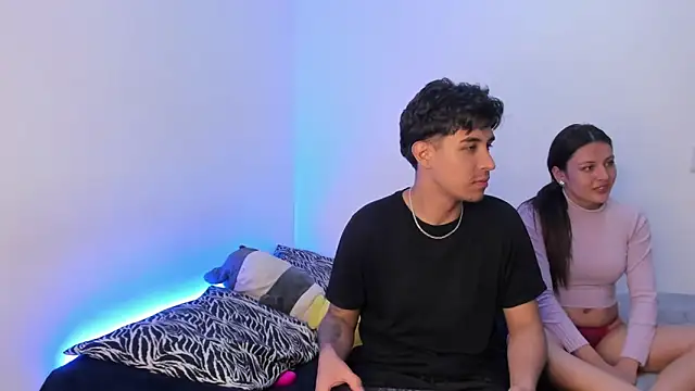 BradLovEmma  online show from February 1, 2025, 4:03 am