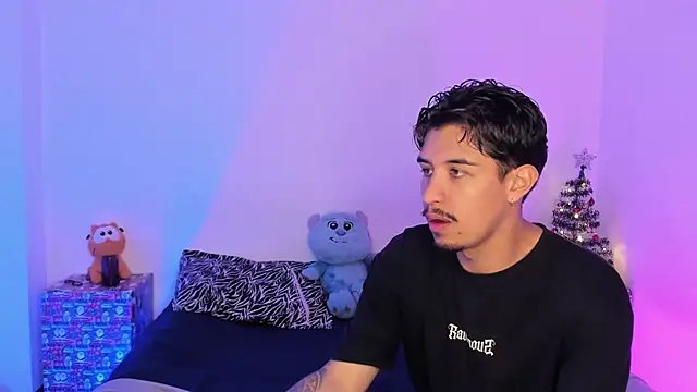 BradLovEmma  online show from December 28, 2024, 10:34 pm