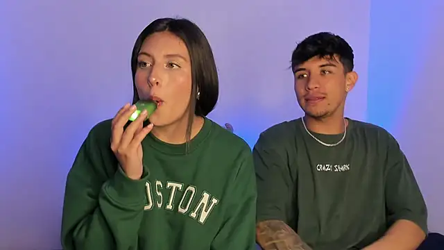 BradLovEmma  online show from February 28, 2025, 11:45 pm