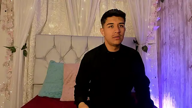 BradLovEmma  online show from November 5, 2025, 11:24 am