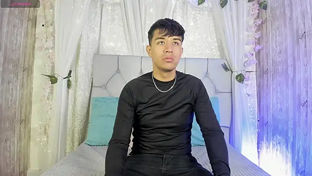 BradLovEmma  online show from November 12, 2025, 1:43 am