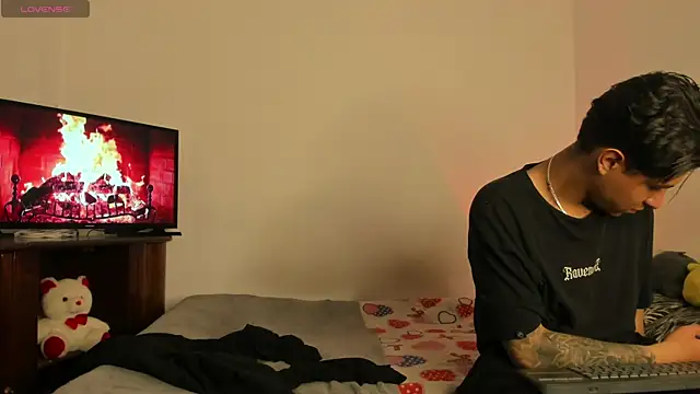 BradLovEmma  online show from September 27, 2025, 5:46 am