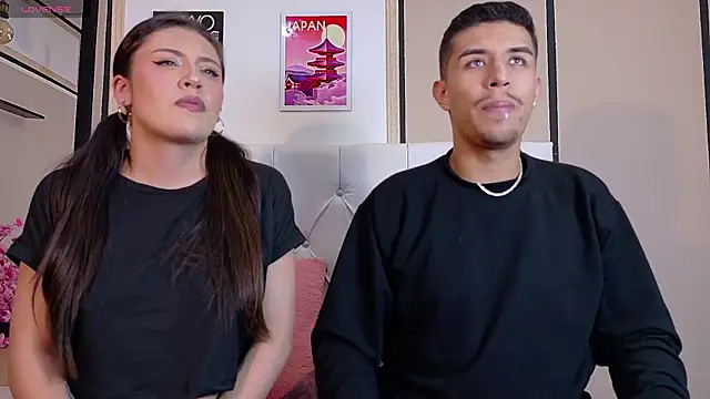 BradLovEmma  online show from November 27, 2025, 2:34 am