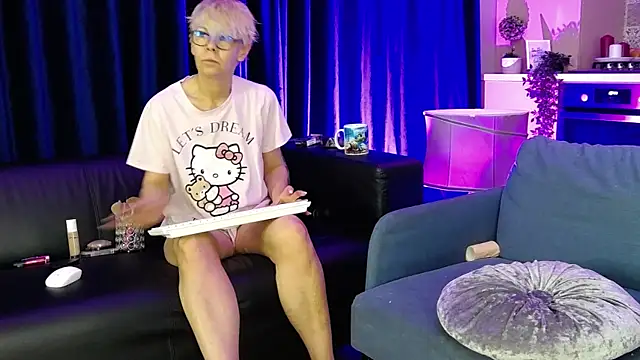 RosaCatalleya online show from May 10, 2026, 4:38 am