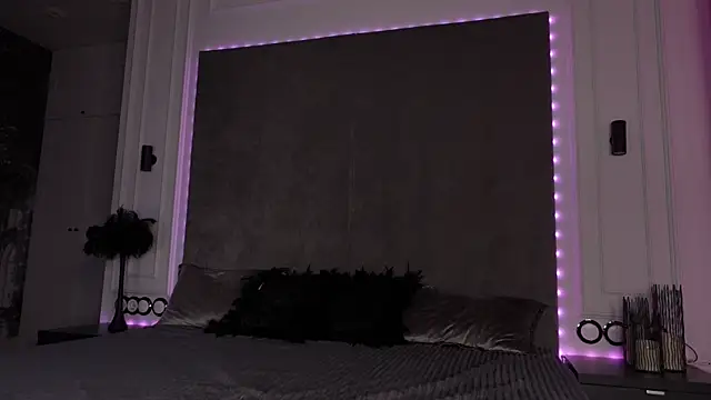 mila blvck online show from September 25, 2025, 2:23 pm