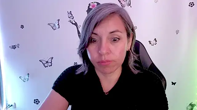 Lady breaks hearts online show from April 16, 2026, 1:12 pm