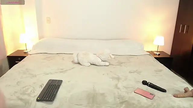 crissticutte online show from October 21, 2025, 4:56 am