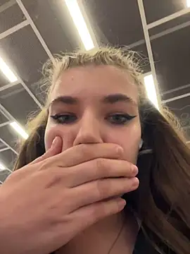 Snapshot of Holy_Tereza chatting on May 3, 2026, 3:59 pm Holy Tereza online show from May 3, 2026, 3:59 pm