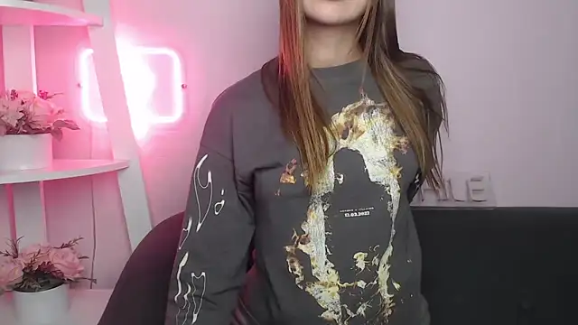 MilanaAngelAs online show from November 16, 2025, 6:12 pm