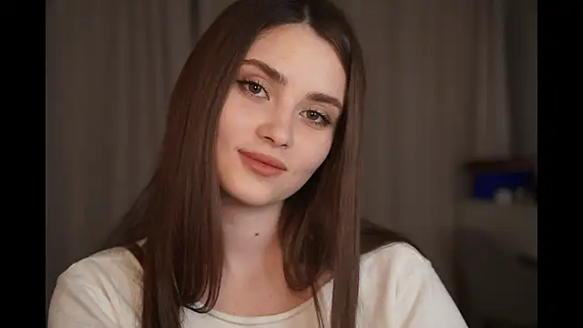 CarmenMoore26 online show from December 16, 2025, 8:02 pm