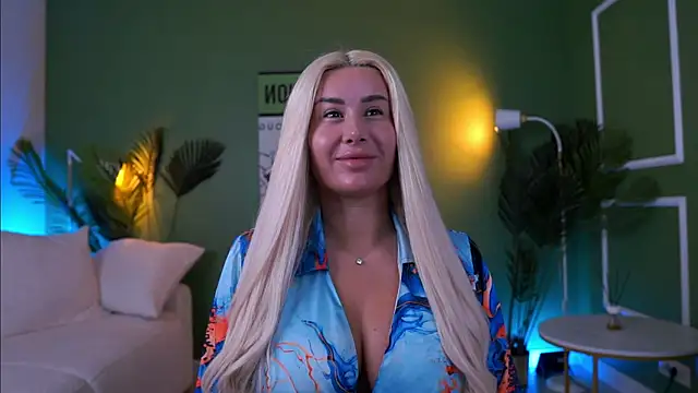 EvaZane online show from May 17, 2026, 9:53 am