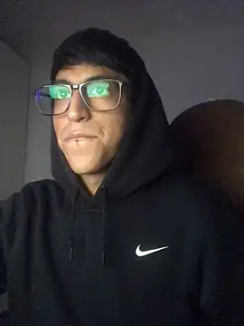 Snapshot of modelo180 chatting on February 19, 2025, 7:16 pm modelo180 online show from February 19, 2025, 7:16 pm