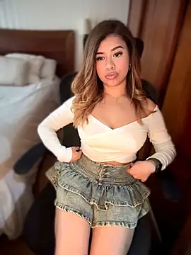 LEONCITA  online show from April 23, 2026, 9:16 am