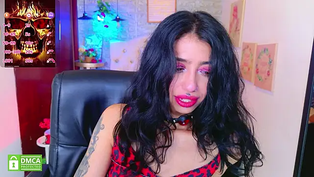 Snapshot of REDHOTTER_ chatting on November 10, 2025, 8:03 pm REDHOTTER online show from November 10, 2025, 8:03 pm