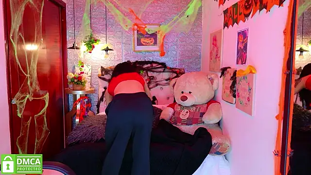 Snapshot of REDHOTTER_ chatting on October 21, 2025, 8:19 pm REDHOTTER online show from October 21, 2025, 8:19 pm