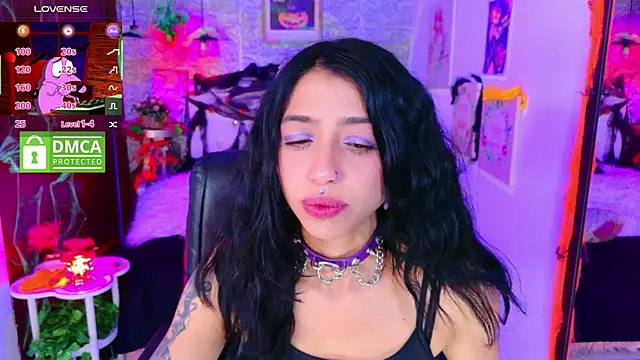 Snapshot of REDHOTTER_ chatting on October 11, 2025, 8:10 pm REDHOTTER online show from October 11, 2025, 8:10 pm