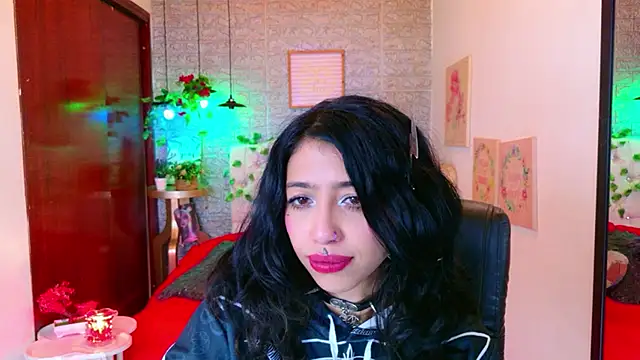 Snapshot of REDHOTTER_ chatting on January 8, 2026, 7:53 pm REDHOTTER online show from January 8, 2026, 7:53 pm