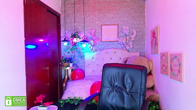 Snapshot of REDHOTTER_ chatting on February 12, 2026, 7:46 pm REDHOTTER online show from February 12, 2026, 7:46 pm