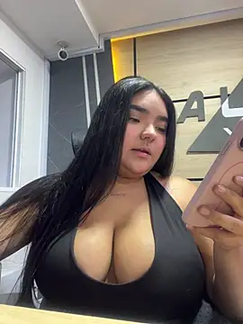 little lissiee online show from May 10, 2026, 4:42 pm