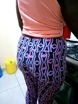 Snapshot of zainabsmile chatting on February 8, 2026, 4:37 pm zainabsmile online show from February 8, 2026, 4:37 pm