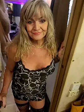 annika lately online show from October 1, 2025, 2:38 am