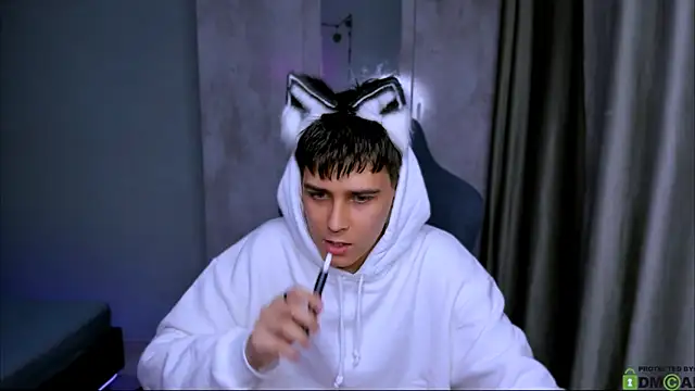 Foxicfu online show from February 7, 2025, 2:26 pm