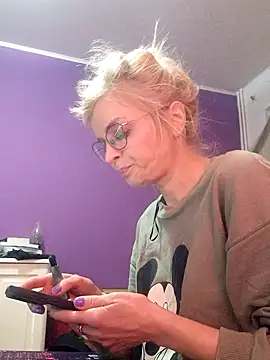 BritneyHudson online show from March 1, 2026, 6:52 pm