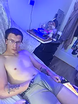 Hatchetwound6969 online show from February 1, 2026, 5:11 pm