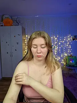 D0nna  online show from March 1, 2026, 7:47 pm