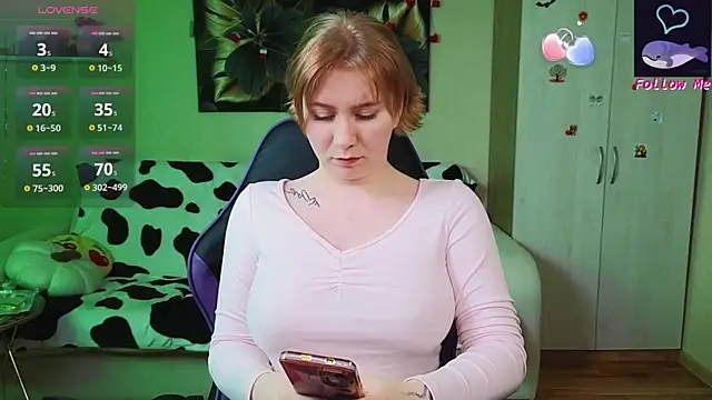 D0nna  online show from November 24, 2025, 10:10 pm