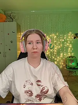 D0nna  online show from February 11, 2026, 7:14 pm