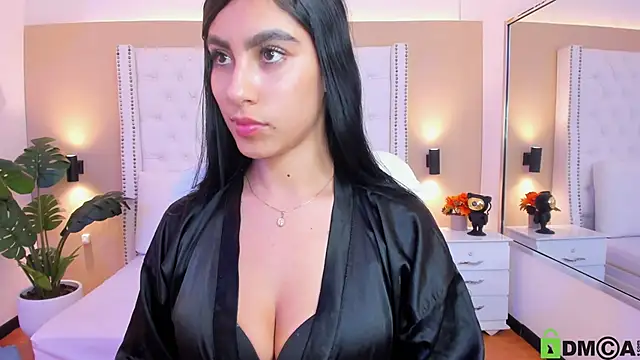 Snapshot of Emily_roux chatting on November 7, 2025, 3:33 am Emily roux online show from November 7, 2025, 3:33 am