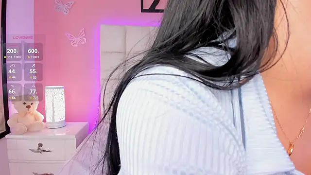 Snapshot of Emily_roux chatting on January 28, 2025, 1:18 am Emily roux online show from January 28, 2025, 1:18 am